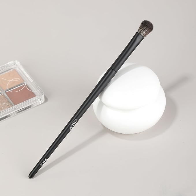 MSQ Eyeshadow Brush, Eye Makeup Brush with Soft Synthetic Hair Bristles, Eye Blender Brush for Highlighting, Blending, Essential Eye Shadow Brush for Daily Makeup