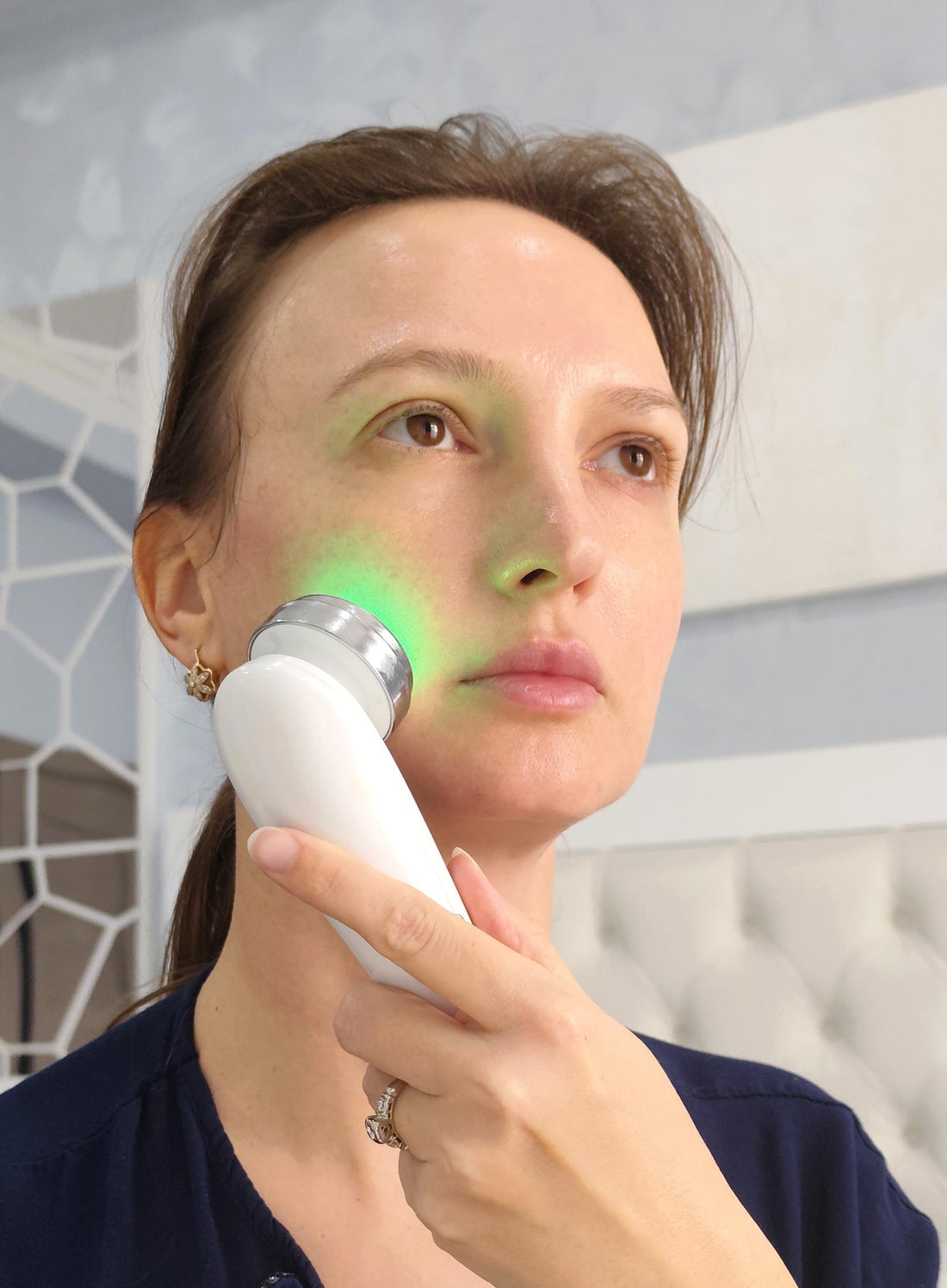 The Best Skincare Devices for Anti-Aging You Can Use at Home