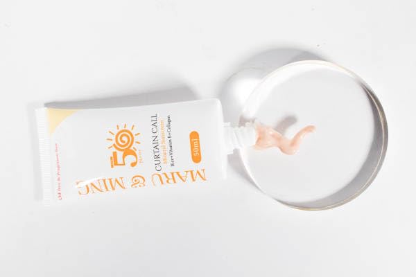 MARU & MING Curtain Call-Mineral Sunscreen SPF 50/ Collagen/Universal Tint/Fragrance-free/Moisturizer/Leaping Bunny Certified Animal Cruelty-free/All Skin Types. 50 ML/1.69 oz. 1-Pack