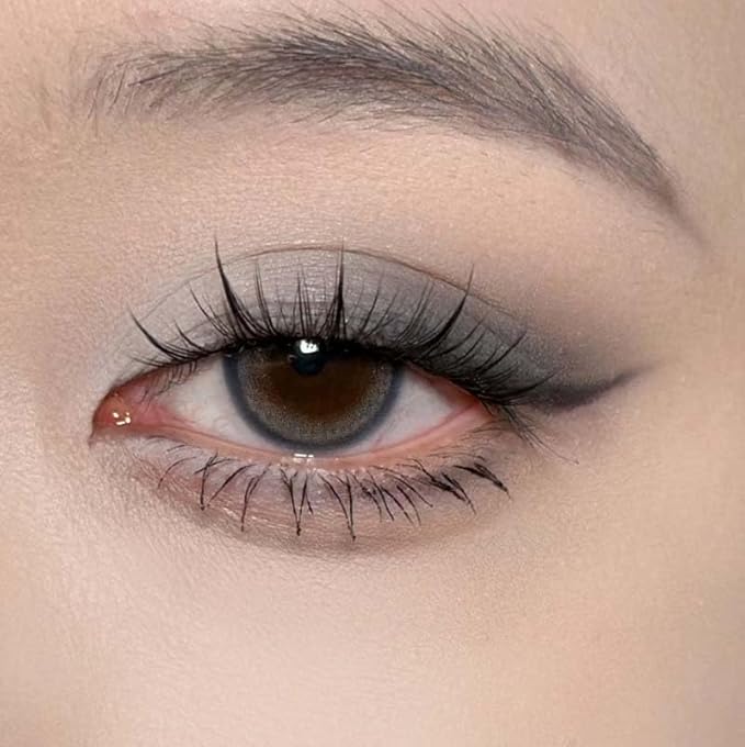 Grey Matte Eyeshadow Palette, Cool Toned Korean Eye Makeup, Ultra-Blendable, Slate Gray Green-Gray Eye Shadow, Single Shade Metallic Pigmented Color