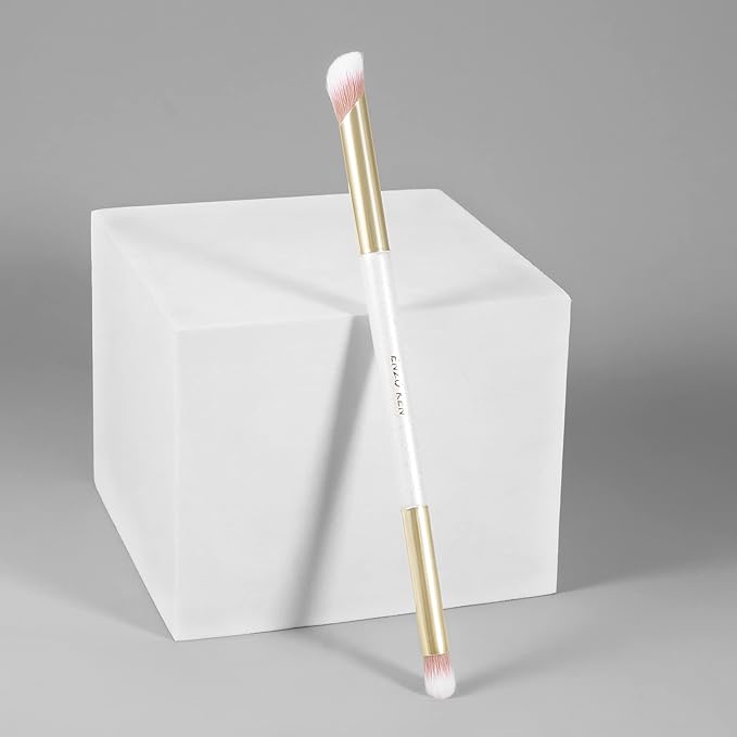Small Nose Contour Brush, Angled Concealer Brush, Under Eye Concealer Makeup Brush - White