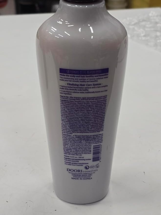Daeng Gi Meo Ri - Jin Gi Vitalizing Hair Treatment (500ml) - Korean Herbal Nourishment, Frizz Control, Split End Repair, Glossy Shine, Ideal for All Hair Types, package may vary.