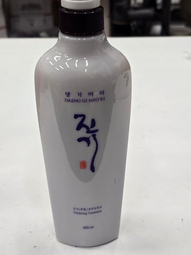 Daeng Gi Meo Ri - Jin Gi Vitalizing Hair Treatment (500ml) - Korean Herbal Nourishment, Frizz Control, Split End Repair, Glossy Shine, Ideal for All Hair Types, package may vary.