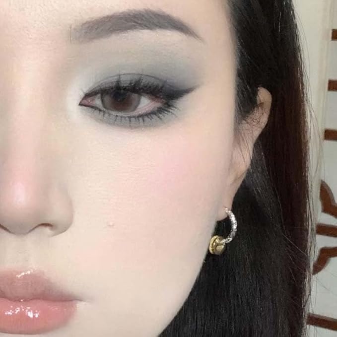 Grey Matte Eyeshadow Palette, Cool Toned Korean Eye Makeup, Ultra-Blendable, Slate Gray Green-Gray Eye Shadow, Single Shade Metallic Pigmented Color