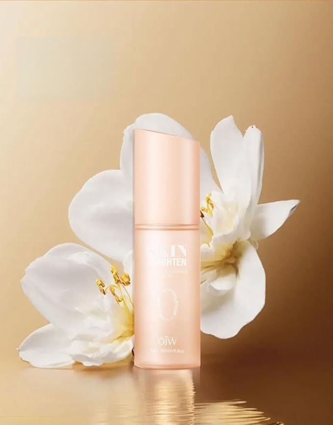 OJW Niacinamide Facial Essence Toner, a hydrating and brightening essence, smoothes the skin, balances skin tone, deeply moisturizes, and provides firming care