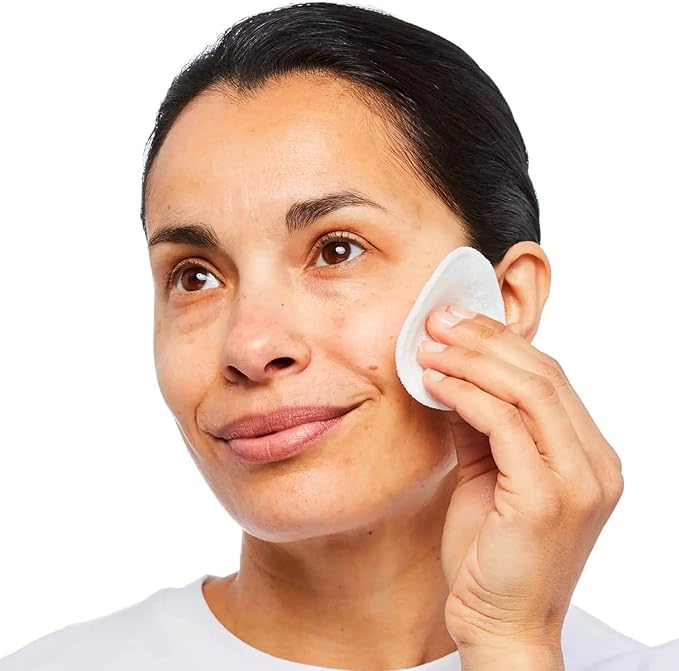No7 Facial Toner Water - Pore Minimizing Toner for Oily Skin with Tri-VIT Complex, Vitamin E, B5 & C - Contains Meadowsweet + Ginseng for Refreshed & Energized Skin (6.7 fl oz)