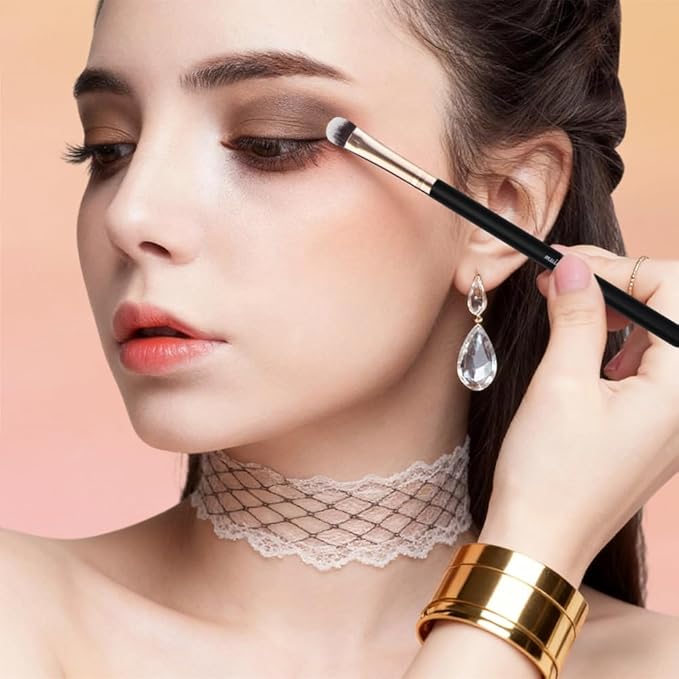 Eyeshadow Makeup Brush Premium Synthetic Contour Brush for Beginner & Professional (Contour Brush)