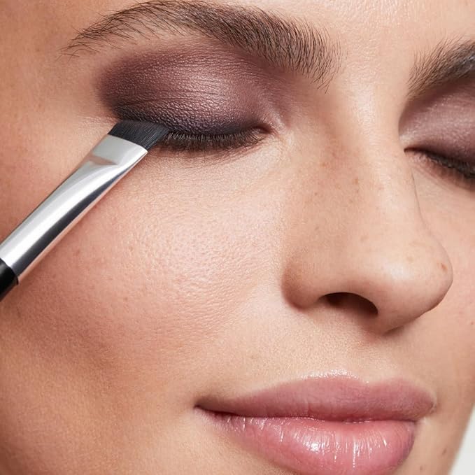 The Corner Brush Eye Stamper | Smokey eye & eyeliner brush, dual-ended, angled and precise, soft vegan bristles, Woosh Beauty