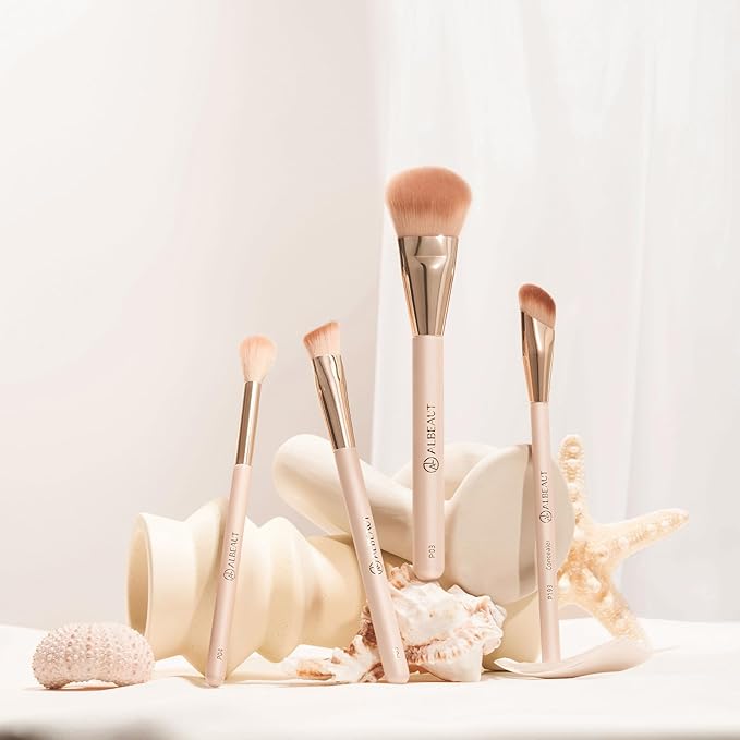 Triangle Concealer Brush, Angled Under Eye Brightening Brush for Liquid Cream Powder Small Nose Contour Foundation Makeup Brush