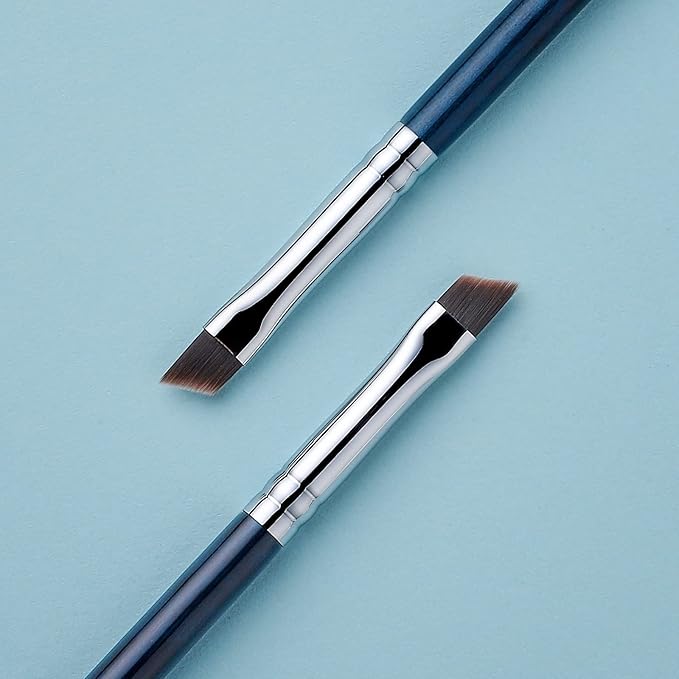 Eyeliner Brush Fine Angled - PRO Precision Gel Eye Liner Makeup Brush -Ultra Thin Slanted Flat Angle - Premium Cruelty Free Synthetic Bristles (E835 Blue)