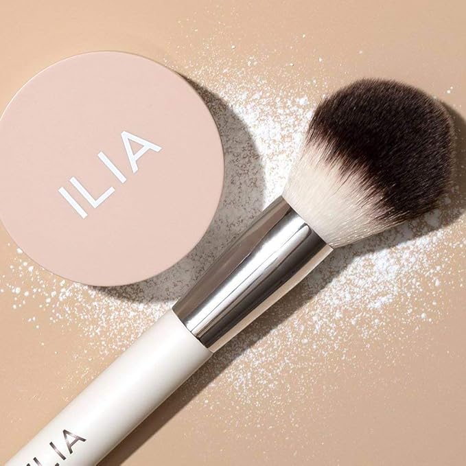 ILIA - Finishing Powder Brush | Blends Fine Powders, Made with FSC Certified Wood, Aluminum, + Soft, Vegan Bristles | Expertly Crafted | Non-Toxic, Vegan, Cruelty-Free, Recyclable