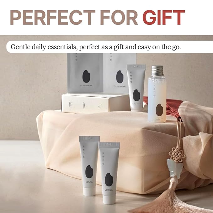 Travel Kit – Essential TSA Friendly Skincare Sample Set – Gentle Exfoliating Cleanser, Hydrating Toner, Moisturising Cream, 2 Wash Off Masks – Product of Korea