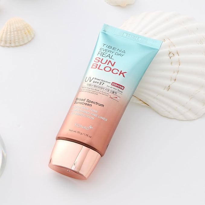 Everyday Real Mineral Sunscreen SPF 37 | Lightweight Korean Sunblock for Face & Neck | No White Cast, Broad-Spectrum UVA/UVB Protection | Calming & Non-Greasy | 60g
