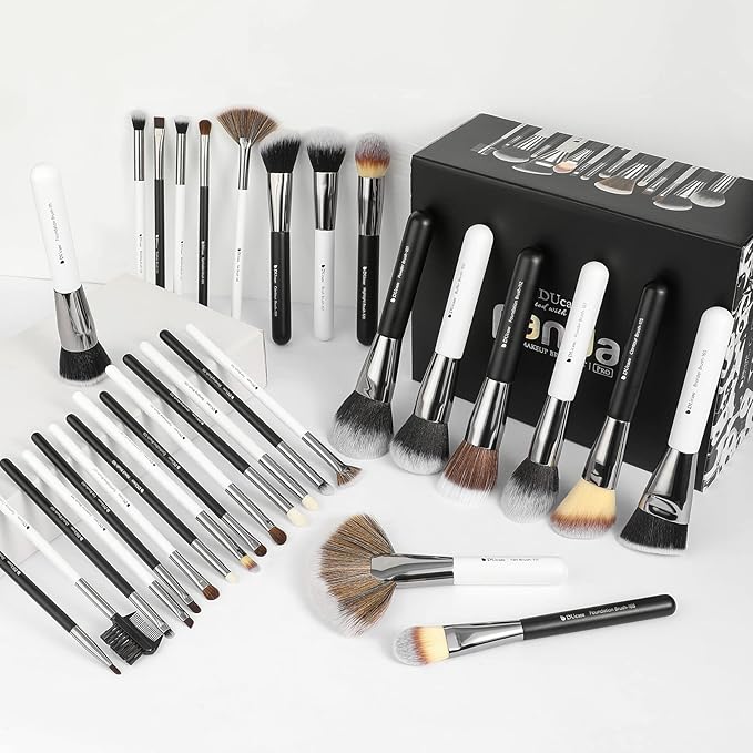 DUcare 31Pcs Pcs Pro Grade Makeup Brushes Set with Organizer Dense Ultra Soft Bristle Luxury Make up Brushes for Foundation,Face Blending Powder, Contour, Bronzer,Highlight, Concealer, Eyeshadow