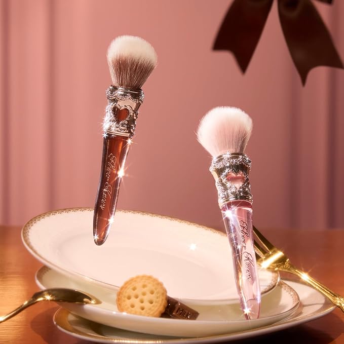 Flower Knows The Sweetie Bear Collection Rounded Blush Brush(Strawberry Pink)