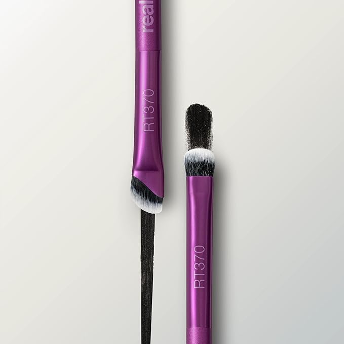 Real Techniques Liner & Smudge Brush, Dual-Ended Eye Brush for Eyeliner, Eyeshadow & Smoky Eye Blending, Precision Detail Makeup Brush with Soft Bristles, Cruelty-Free, 1 Count