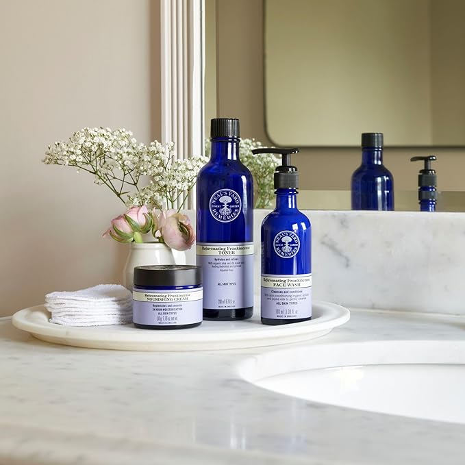Neal's Yard Remedies Rejuvinating Frankincense Toner, Facial Toning Lotion, Hydrates, Refines & Primes, Vegan & Cruelty-Free, 200ml