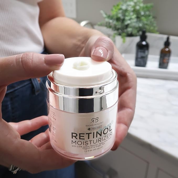 Radha Beauty Moisturizing Miracle Retinol Cream for Face - with 2.5% Retinol, Hyaluronic Acid, Vitamin E and Green Tea. Luxury Night and Day Cream 1.7 fl oz.