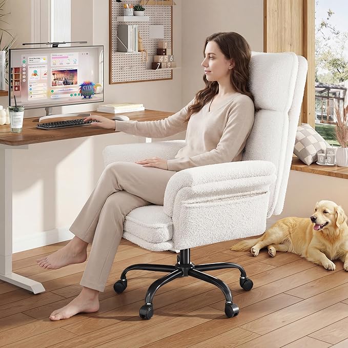 Criss Cross Chair with Armrests & Wheels for Cross-Legged Sitting，Ergonomic Computer Gaming Chair with Two Side Pockets，Teddy Plush Wide Seat Reclining Desk Chair for Home,Office,Beige