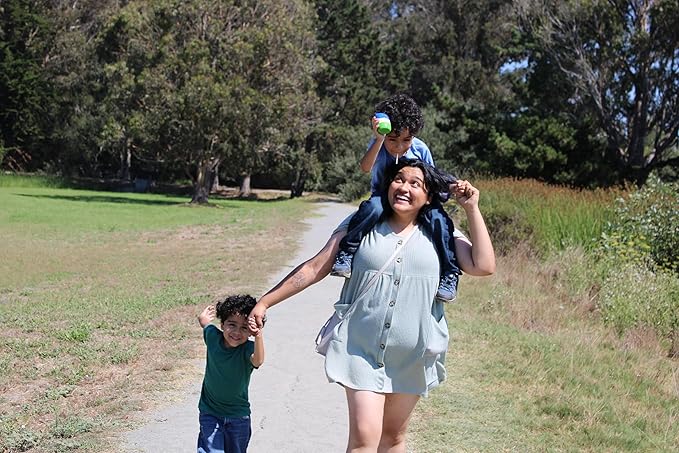 Sunscreen Applicator for Kids and Adults, Portable, Washable, Easy on the Go Sunscreen Application for Any Age and Skin (Blue Green)