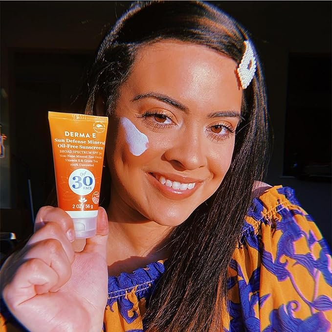 DERMA E Sun Defense Mineral Oil-Free Sunscreen SPF 30 Face – Broad Spectrum Facial Sun Cream – Hypoallergenic, Fragrance Free Clear Zinc Oxide Protection, 2 Oz