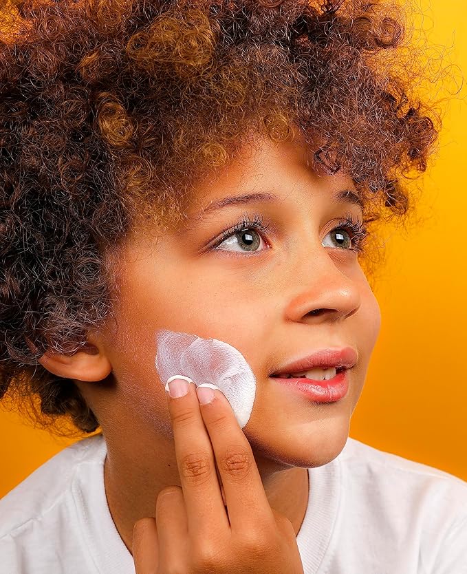 Biosolis Kids Sun Milk SPF 50 - Gentle on the Skin - Effective Protection against Harmful Rays - Mineral-Based Filters Sunscreen Cream - Water Resistant - No Perfume - Non-Sticky - Vegan - 3.4 oz